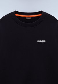 Sort sweatshirt i bomuldsblanding med rund halsudskæring, ribbede manchetter og en orange detalje indeni kraven. Små hvidt logo på brystet.
