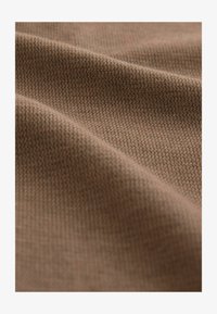 Wybrany, neutral brown