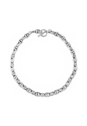 Hopeinen ketjukaulakoru, jossa on yhteen lukkiutuvat suorakaiteenmuotoiset lenkit ja vaihtonappi, esillä valkoisella taustalla.