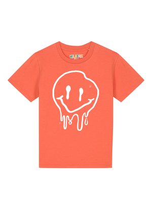 Korallenorange T-Shirt aus Baumwolle mit einem weißen tropfenden Smiley-Gesicht in der Mitte. Kurze Ärmel und runder Halsausschnitt.
