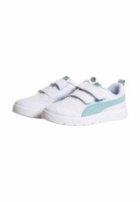 Zapatillas de malla blancas con una franja de acento azul claro, aseguradas con dos correas de Velcro ajustables y una suela de goma diseñada para la comodidad.