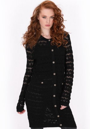 Schwarze gehäkelte Strickjacke mit Knopfreihe, langen Ärmeln und strukturierten Mustern; ausgestattet mit silberfarbene Knöpfen und Taschen.