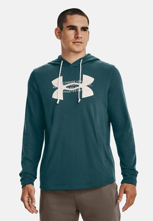 Teal lange-sleeve hoodie met een voorzak, verstelbare capuchon met trekkoord, en witte logo tekst en accenten op de borst.