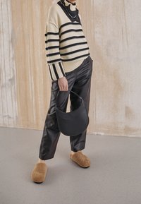 House of Dagmar Sweter