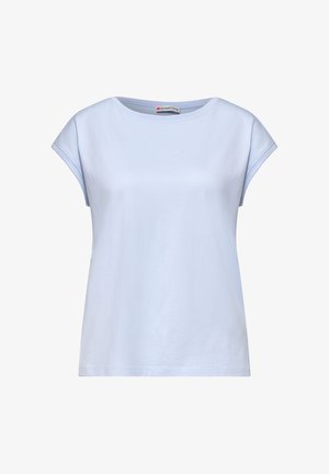 Jasnoniebieska koszulka z krótkim rękawem i okrągłym dekoltem, luźnym krojem i podszytym dołem, prezentowana na białym tle.