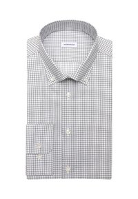 Chemise à manches longues boutonnée pliée, avec un motif à carreaux gris et blanc et un col boutonné sur fond blanc.