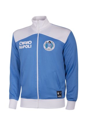 Blauw-witte sportjas met rits, met de tekst "CIRIO NAPOLI" en een cirkelvormig Diego Maradona-embleem op de borst.