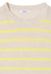 Pull en maille beige avec des rayures jaunes, doté d'un col rond et de bords côtelés. Texture douce et design léger. Étiquette : CECIL.