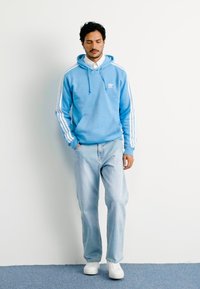 adidas Originals 3-STRIPES  - Džemperis su gobtuvu - semi blue burst