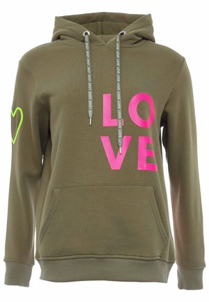 Olijfgroene hoodie met een voorzak, met grote roze "LOVE" tekst en een groen hartontwerp op de linkermouw. Met trekkoord hoodie.