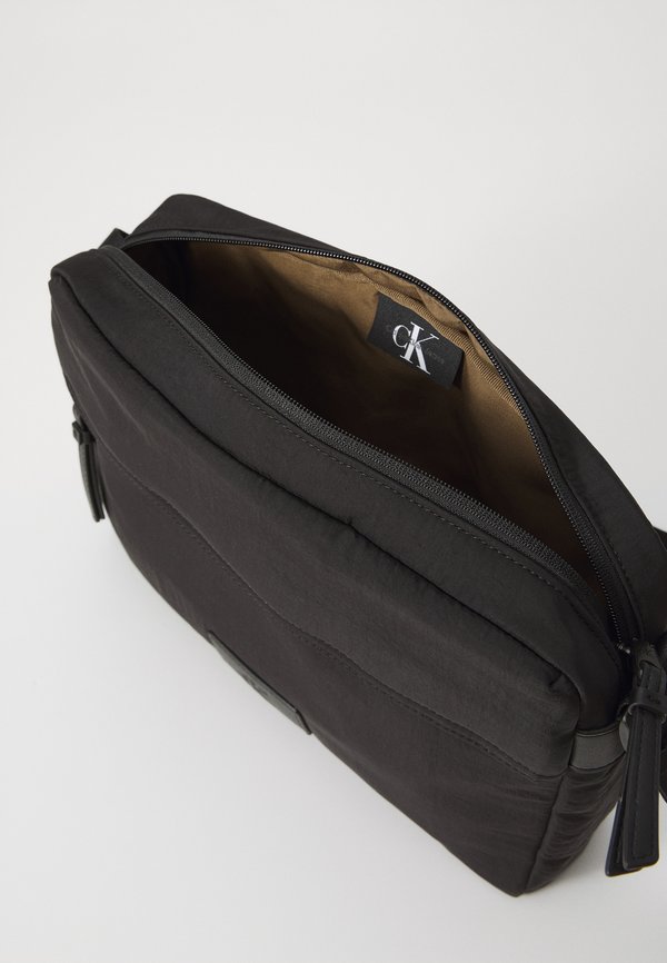 NEW JEANS ZIP FLIGHT BAG  - Cross body bag2