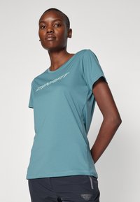 Dynafit TRAVERSE 2 TEE - Camiseta deportiva - atlantic