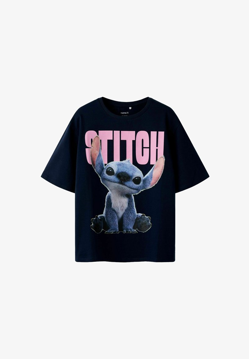 Granatowy T-shirt z okrągłym dekoltem i krótkimi rękawami, z wyraźną grafiką postaci z dużymi uszami oraz różowym napisem "STITCH".