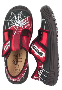 Kinderschuhe mit einem schwarzen und roten Spinnennetzdesign und einer Spinnenillustration. Mit Klettverschlüssen und strukturierten Gummisohlen für besseren Halt.