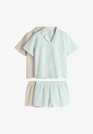 Zweiteiliges Set aus zwei kurzärmligen Hemden mit Knöpfen und passenden Shorts mit elastischem Bund in Hellblau und Beige, gefertigt aus strukturiertem Stoff.