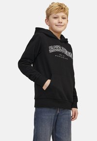 Black hoodie made of soft fabric, featuring a front pocket and ribbed cuffs. Front has white "JACK&JONES" logo text. Casual fit.