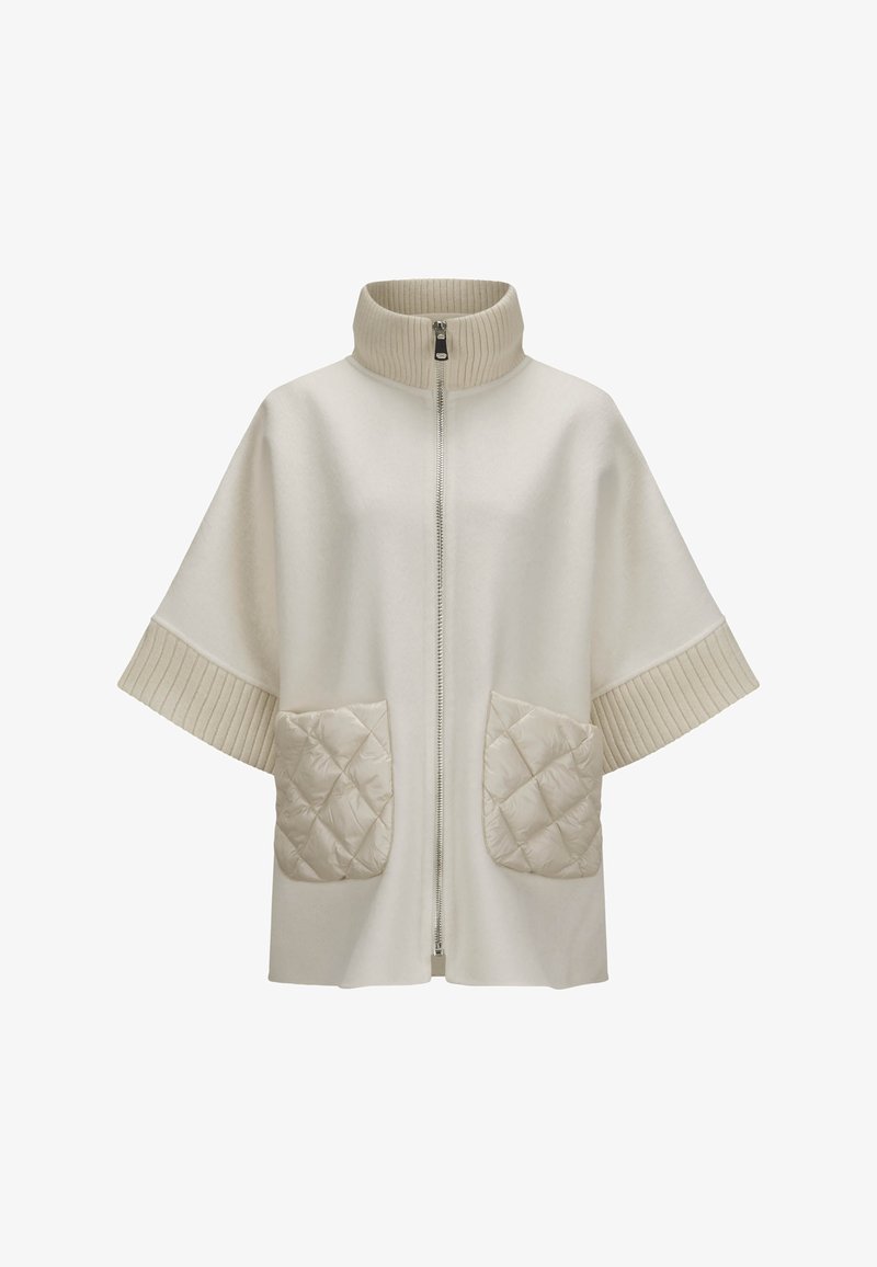 Strickjacke in Off-White mit hohem Kragen, Zip-Front und zwei gesteppte Taschen. Verfügt über gerippte Ärmelabschlüsse und eine lockere Passform.