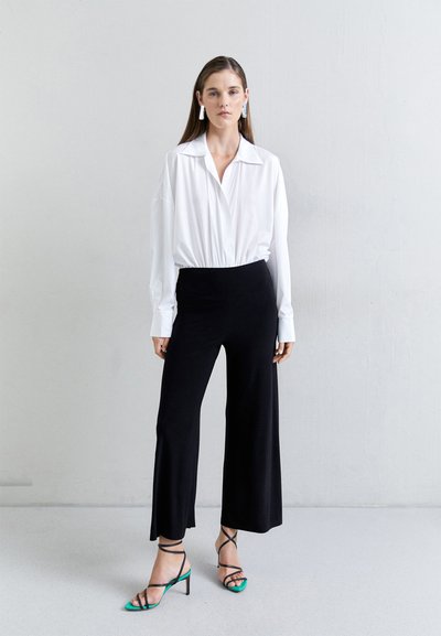 Norma Kamali SUPER OVERSIZED BOYFRIEND SHIRT BODYSUIT - Μπλούζα - snow white