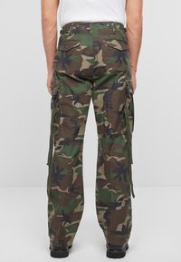 Brandit VINTAGE - Pantalon cargo - olive camo