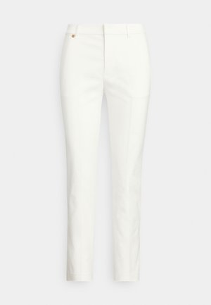 Belo prilagojene hlače s tanko prileganjem, z gladko teksturo, zankami za pas in majhnim zlatim okrasjem. Žepi niso vidni.