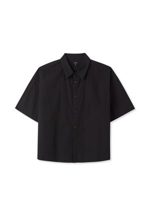 Camicia nera a maniche corte realizzata in tessuto di cotone, con chiusura frontale a bottoni, colletto strutturato e vestibilità comoda con orlo dritto.