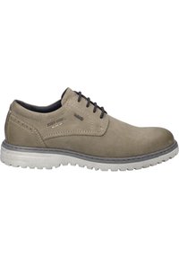 Scarpa in pelle beige con lacci grigio scuro, punta rotonda e tomaia testurizzata. Presenta una suola in gomma con un motivo di battistrada visibile e dettaglio con logo.