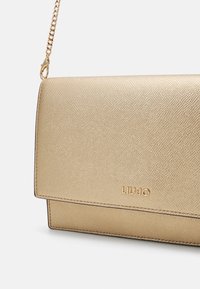LIU JO CROSSBODY - Clutch - gold-coloured