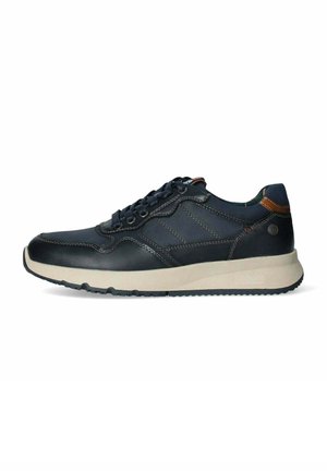 Sneaker in pelle blu con punta rotonda, design con lacci, suola beige a contrasto e dettagli marroni sul tallone. Presenta cuciture decorative.