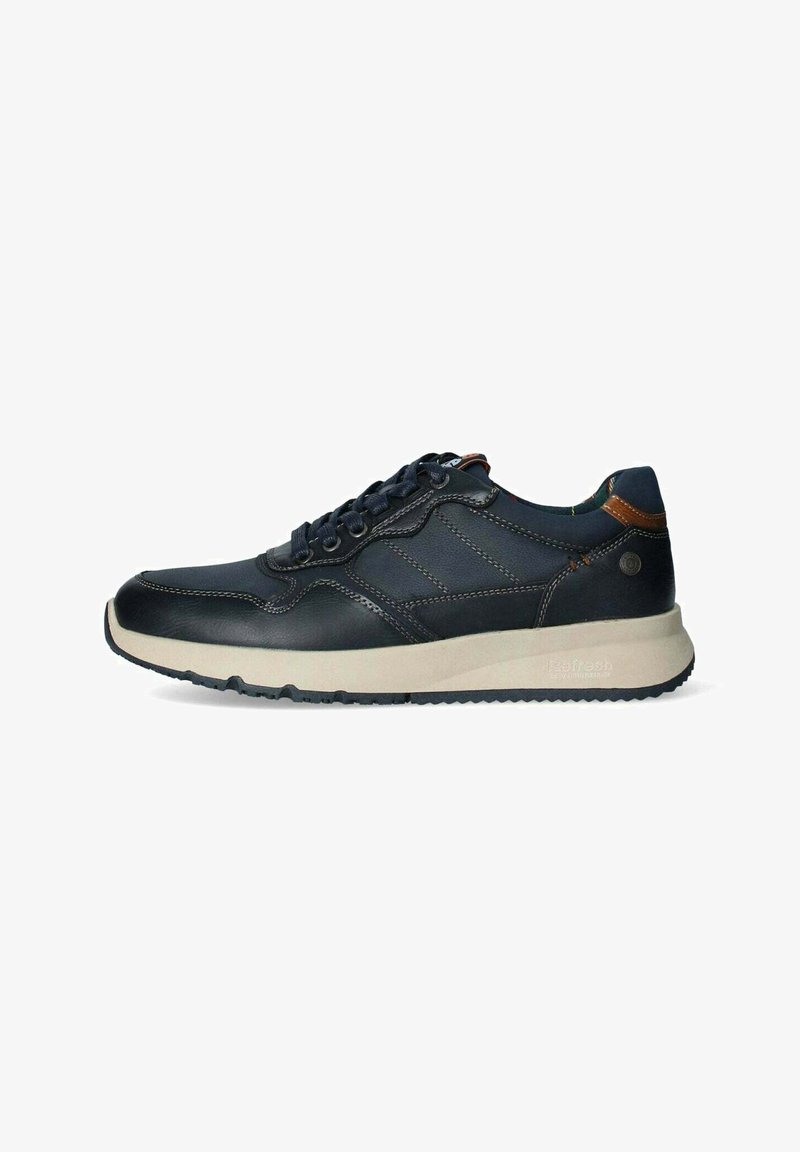 Sneaker in pelle blu con punta rotonda, design con lacci, suola beige a contrasto e dettagli marroni sul tallone. Presenta cuciture decorative.