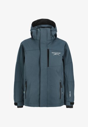 Blå softshelljacka med hel dragkedja framtill, justerbar huva och flera fickor. Har en logga på bröstet och elastiska ärmslut.