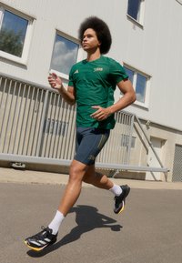 adidas Performance ADIZERO ADIOS 8 - Tekaški copati za cesto - core black/metallic/spark