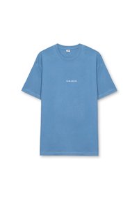 Camiseta de algodón azul con mangas cortas, con un cuello redondo y el texto "SERVICIO 24 HORAS" impreso en blanco en la parte delantera.