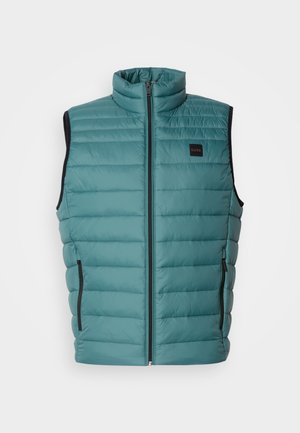 Doudoune légère teal avec un col haut, fermeture éclair sur le devant et poches latérales. Présente des accents noirs contrastants et une texture matelassée.
