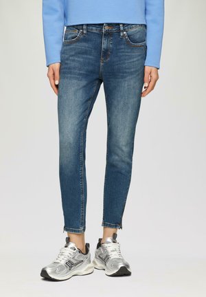 QS SADIE MID RISE ZIPPER AM SAUM SUPERSTRETCH - Jeans Slim Fit - blau