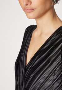DKNY DOUBLE  V NECK MINI - Cocktail φόρεμα / Φόρεμα για πάρτι - black
