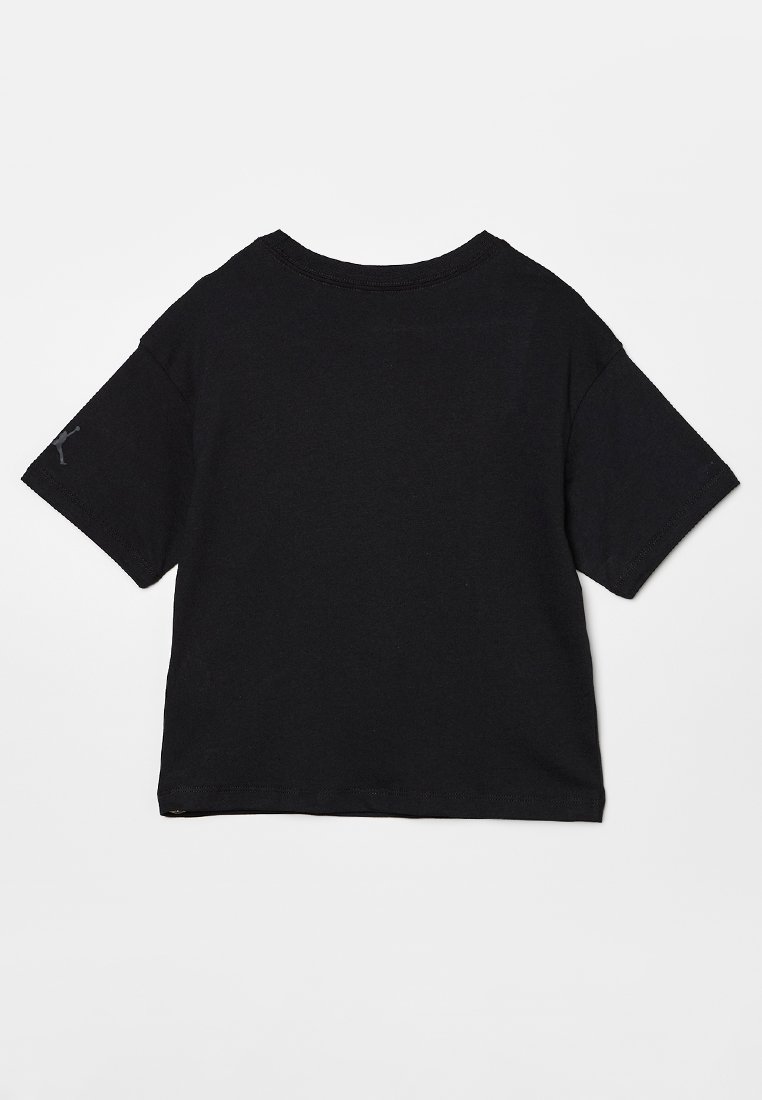 T-shirt in cotone nero con maniche corte, scollo rotondo e orlo cucito. Presenta un piccolo logo sul lato sinistro della manica.