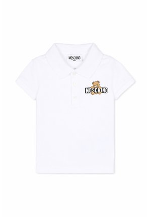 Witte baby polo met korte mouwen, kraag, knopen en een Moschino-logo met een teddybeer op de borst.