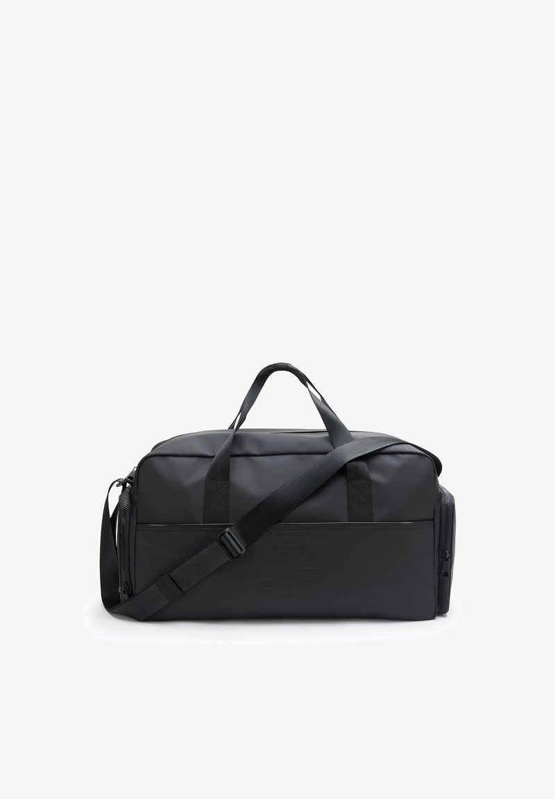 Borsa a duffel nera realizzata in materiale liscio e resistente. Presenta due manici superiori, una tracolla rimovibile e una tasca laterale con zip.