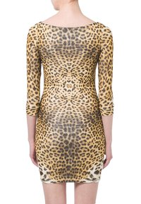 Mini šaty s leopardím potiskem a tříčtvrtečními rukávy, vyrobené z hladké elastické látky, s černými a hnědými skvrnami na pískovém pozadí.