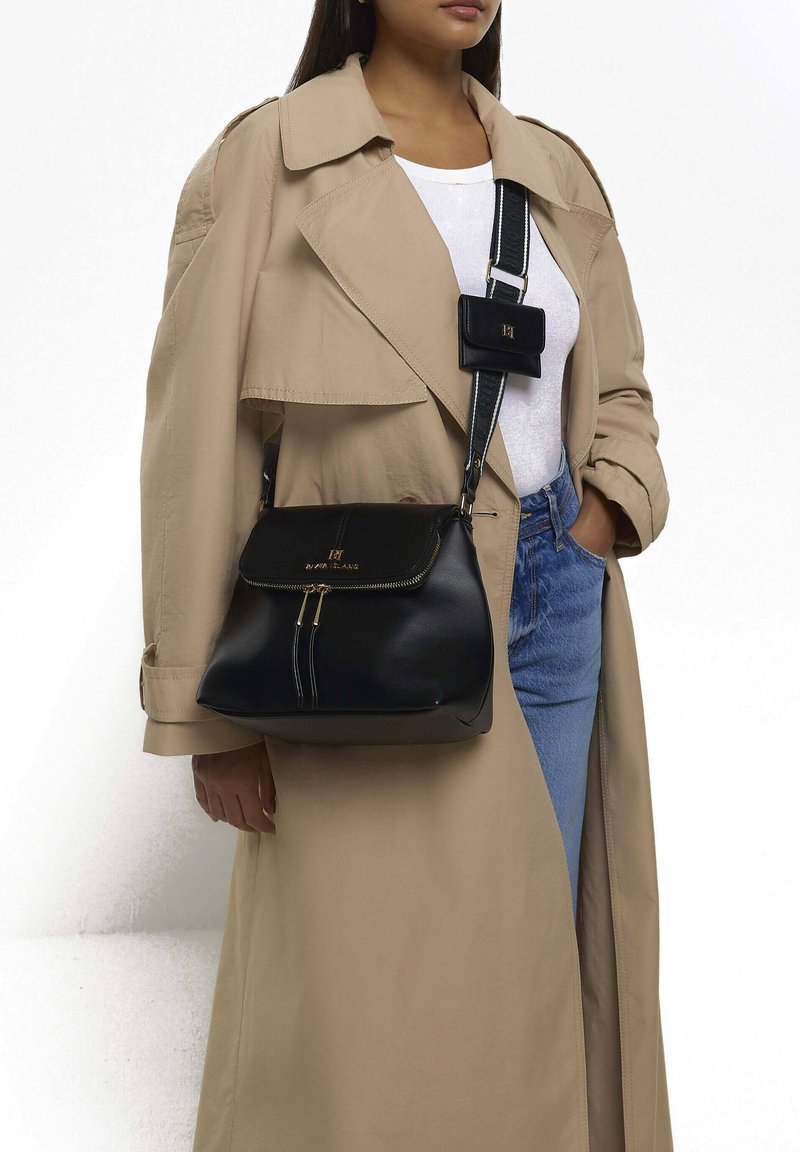 River Island FOLD OVER Umhängetasche black/schwarz Zalando.de
