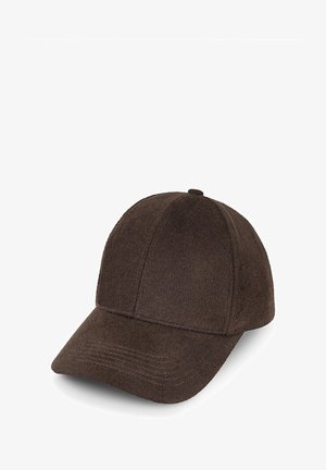 Brącapka baseballowa z brązowego filcu, z zaokrągloną koroną, lekko zakrzywionym daszkiem, pięciopanelowym designem oraz subtelnymi detalami przeszycia na daszku.