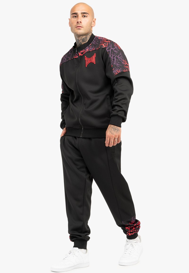 Survêtement Tapout Homme - Style Punkass Track - 95% Polyester 5% Élasthanne - Coupe Normale - Design Sportif