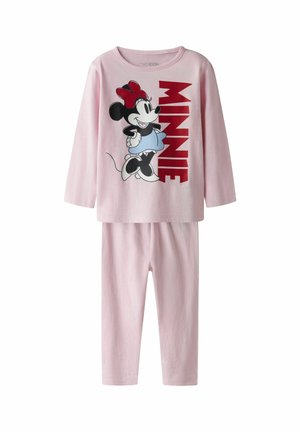 Lichtroze kinderbroek met lange mouwen en een broekset met Minnie Mouse-afbeelding en grote rode "MINNIE" tekst op het shirt.