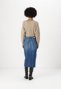 Tommy Jeans CLAIRE MIDI SKIRT - Gonna di jeans - blue denim