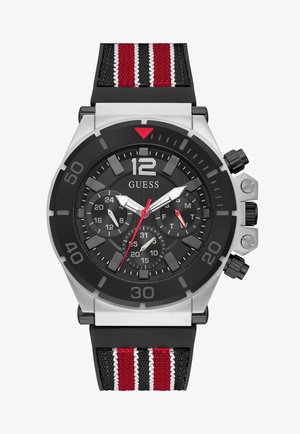 Montre pour homme avec un boîtier en métal noir, un cadran noir, des index argentés, des accents rouges et un bracelet en tissu rayé noir, blanc et rouge.