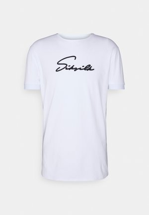 Camiseta de cuello redondo de manga corta blanca con el logotipo de la marca en cursiva negra centrado en el pecho.