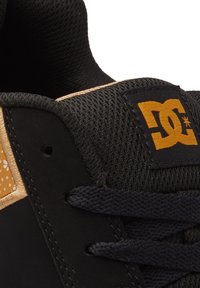 DC Shoes COURT GRAFFIK - Tenisice - black/gold