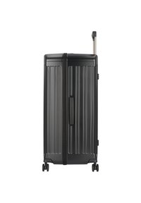 Schwarzer Hartschalenkoffer mit vertikal geripptem Design. Verfügt über einen ausziehbaren Griff, glatte Rollen und einen Seitengriff für einfaches Tragen.