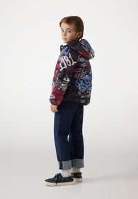 Guess ALLOVER - Giacca invernale - mehrfarbig schwarz