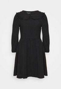 Svart klänning med långa ärmar, en utsvängd kjol och en volangkrage. Gjord av texturerat tyg med en figursydd överdel och elastisk midja.